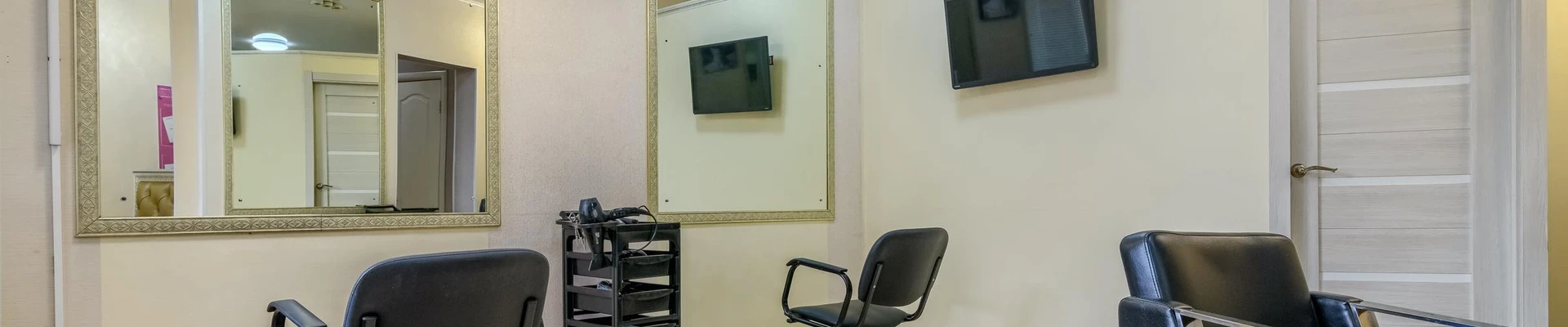 Милана в Омске Россия, Омск, проспект Комарова, 15к1, цокольный этаж