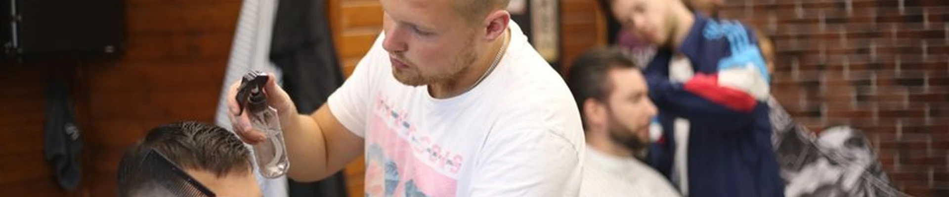 KingsMan Barbershop в Кудровом Венская, 4 к1