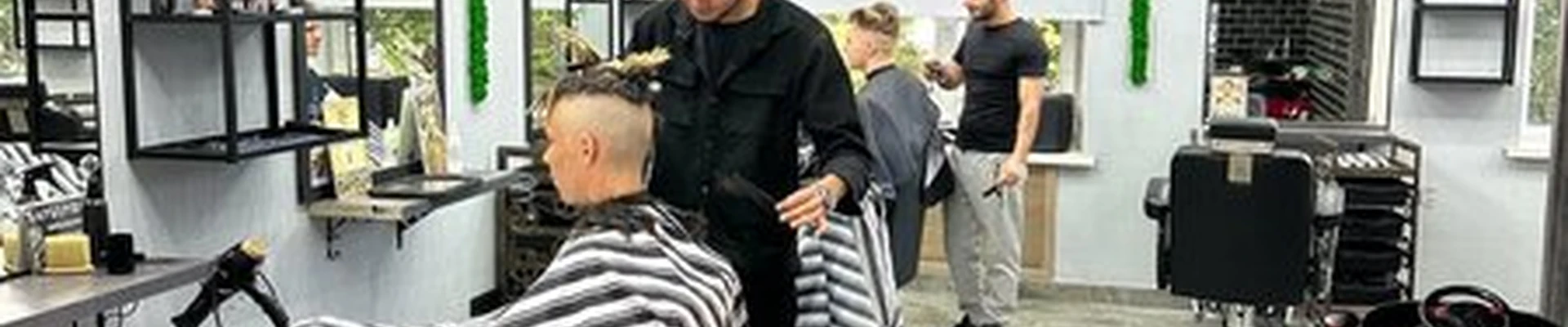 Барбершоп, студия маникюра и загара