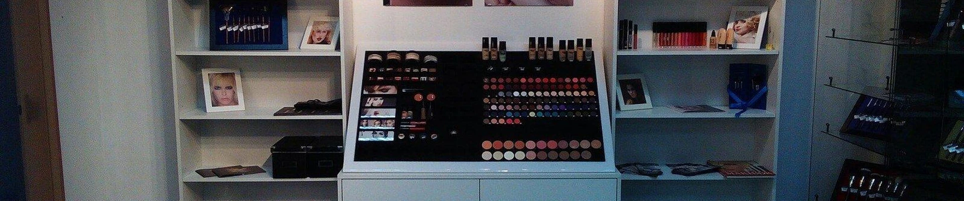 Brow Bar & Make-Up Butik в Великий новгороде Новгородская область, Великий Новгород, улица Кочетова, 13/31, 1 этаж