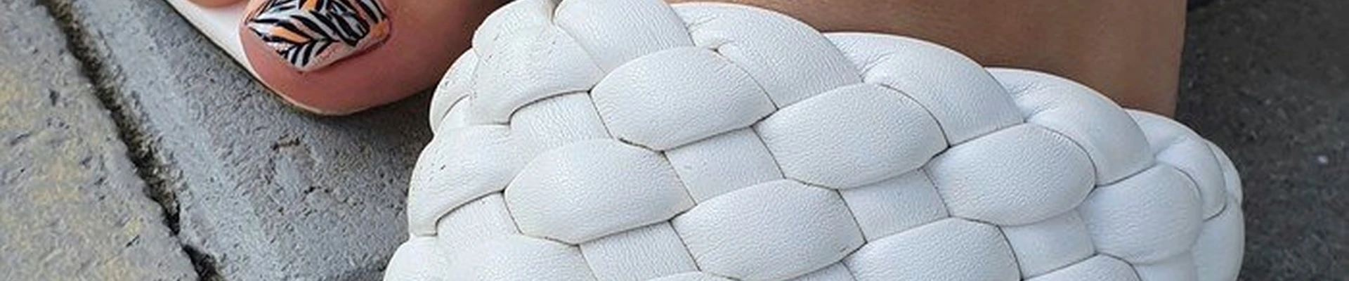 Remikk`s в Тамбове Тамбовская область, Тамбов, Ореховая улица, 9, угол дома; большая серая вывеска Ремикс