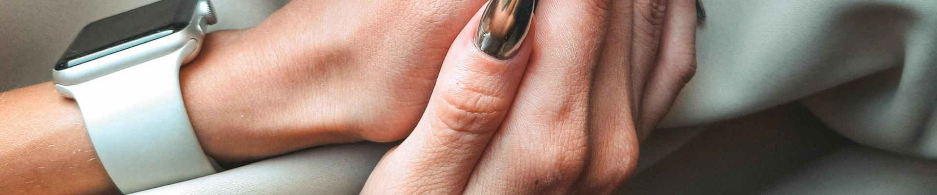 На ногтях в Севастополе Россия, Севастополь, Античный проспект, 26к3