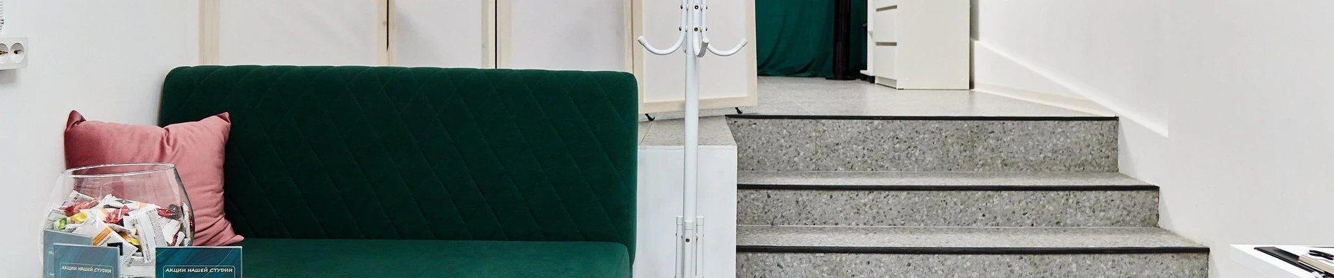 Гладкая кожа в Кудровом Россия, Санкт-Петербург, улица Дыбенко, 7к4, 6 этаж