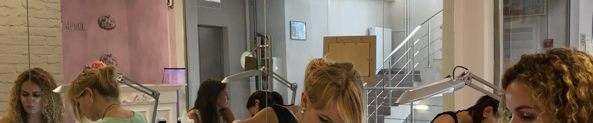 Darling nail club