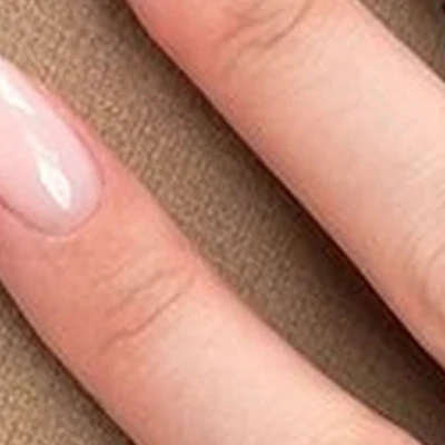 Anny. pronails