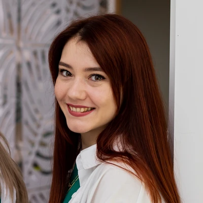 Елена, инструктор по маникюру