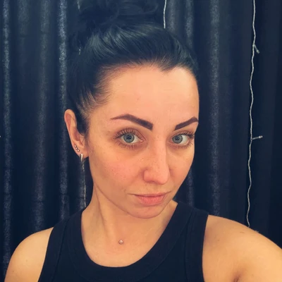 Александра (мастер маникюра)