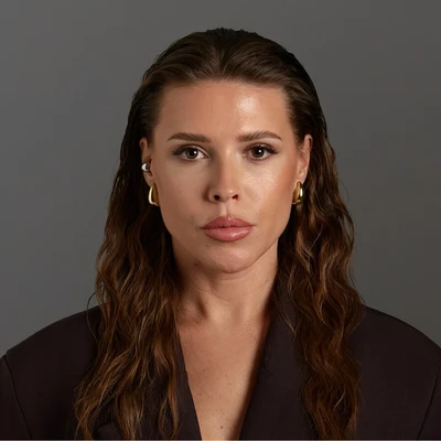 Л. Полина