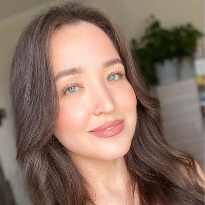 Юлия бровист