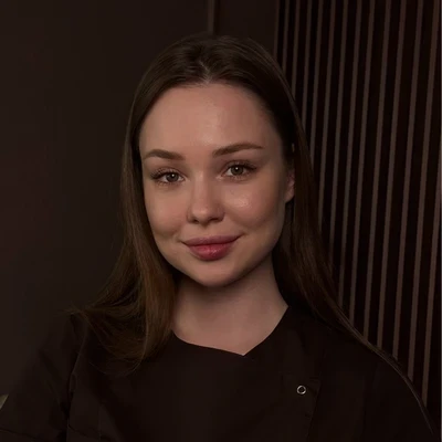 Анна Э