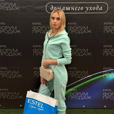 Оля
