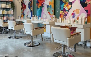 Татуаж губ Процедура, которая проводится с применением специального аппарата и пигментов, которые вводятся в верхний слой кожи.